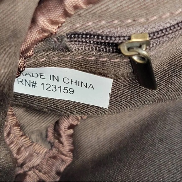 Awesome Men’s Leather Toiletry Shaving Bag by Hammacher Schlemmer - Picture 9 of 12